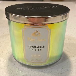 White barn cucumber and lily candle